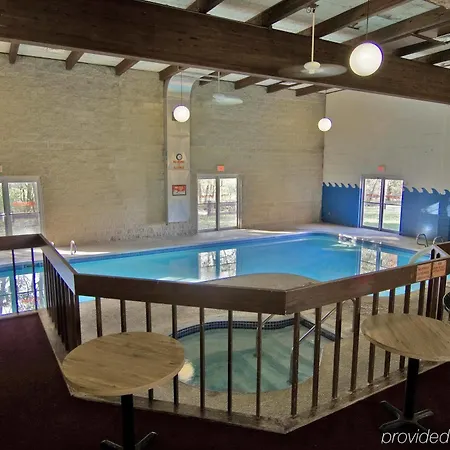 Voyageur Inn And Conference Center 