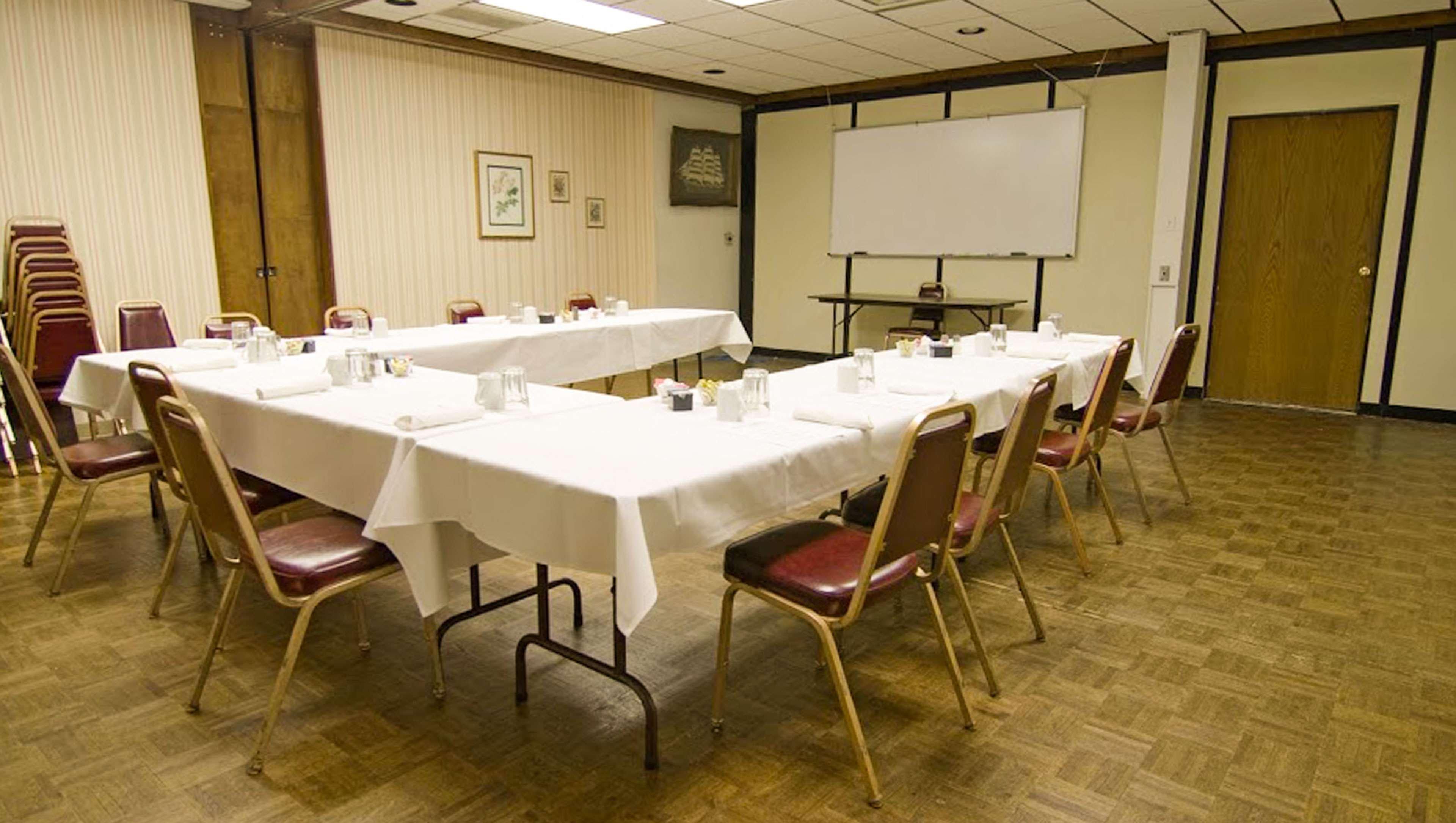Voyageur Inn&conference Center Hotel 4*